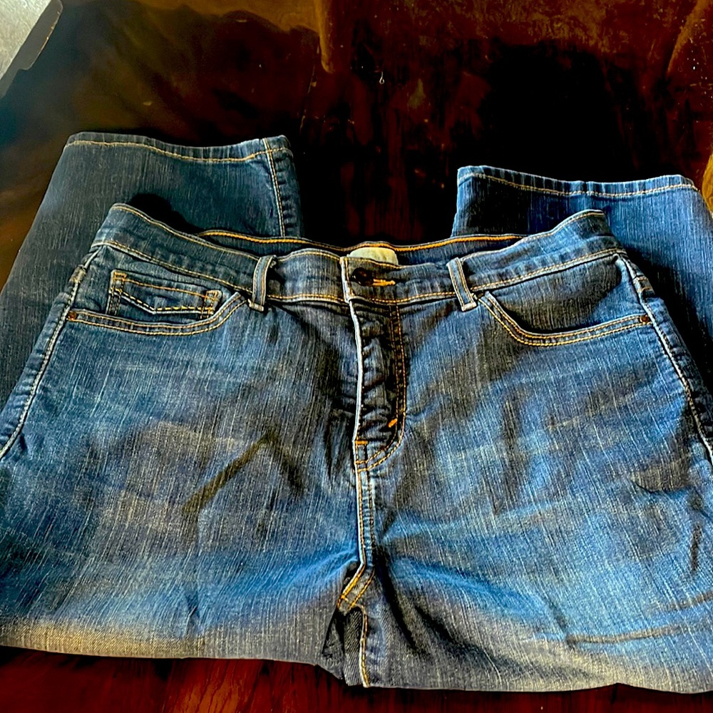 Ladies Levi’s 512 perfectly slimming (Capri) or cropped/ankle